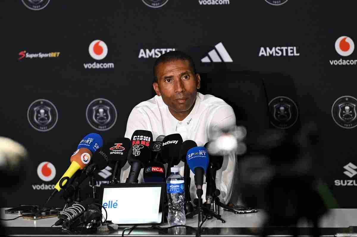 Abdeslam Ouaddou left Frustrated by ”missed chances” as Mamelodi Sundowns chip away at Pirates’ advantage