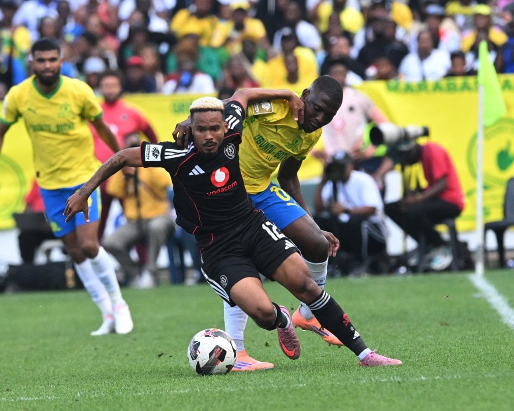 Oswin Appollis of Orlando Pirates challenges Aubrey Modiba of Mamelodi Sundowns during the Betway Premiership 2025/26 match between Mamelodi Sundowns and Orlando Pirates at Loftus Stadium in Pretoria on 01 November 2025 ©Sydney Mahlangu/BackpagePix