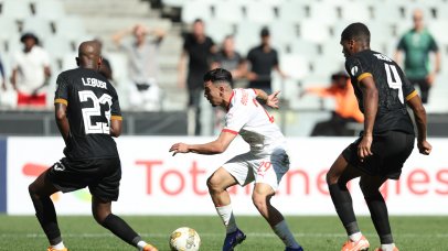 Boukarchaoui Billel of CR Belouizdad challenges Mosa Lebusa of Stellenbosch FC during the CAF Confederation Cup 2025/26 game between Stellenbosch FC and CR Belouizdad at Cape Town Stadium in Cape Town on 1 February 2026 © Ladjal Djaffar/BackpagePix