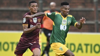 Ayubalela Maxwele of Golden Arrows is chased by Mthetheleli Mthiyane of Stellenbosch FCduring the 2026 Nedbank Cup last 16 game between Golden Arrows and Stellenbosch FC at King Zwelithini Stadium on 21 February 2026 © Gerhard Duraan/BackpagePix