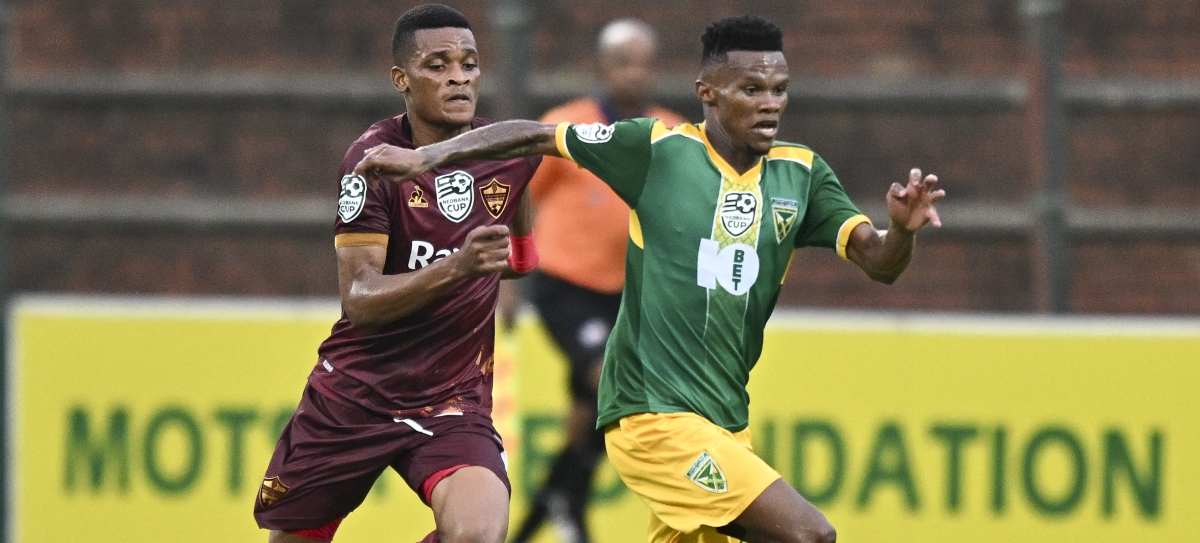 Ayubalela Maxwele of Golden Arrows is chased by Mthetheleli Mthiyane of Stellenbosch FCduring the 2026 Nedbank Cup last 16 game between Golden Arrows and Stellenbosch FC at King Zwelithini Stadium on 21 February 2026 © Gerhard Duraan/BackpagePix