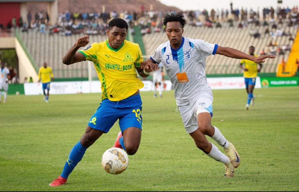 Brayan Leon of Mamelodi Sundowns challenged by Dramane Traore of Stade Malien during the CAF Champions League 2025/26 match between Stade Malien and Mamelodi Sundowns at Stade du 26 Mars in Bamako, Mali on 22 March 2026 ©Cheick Haidara/BackpagePix