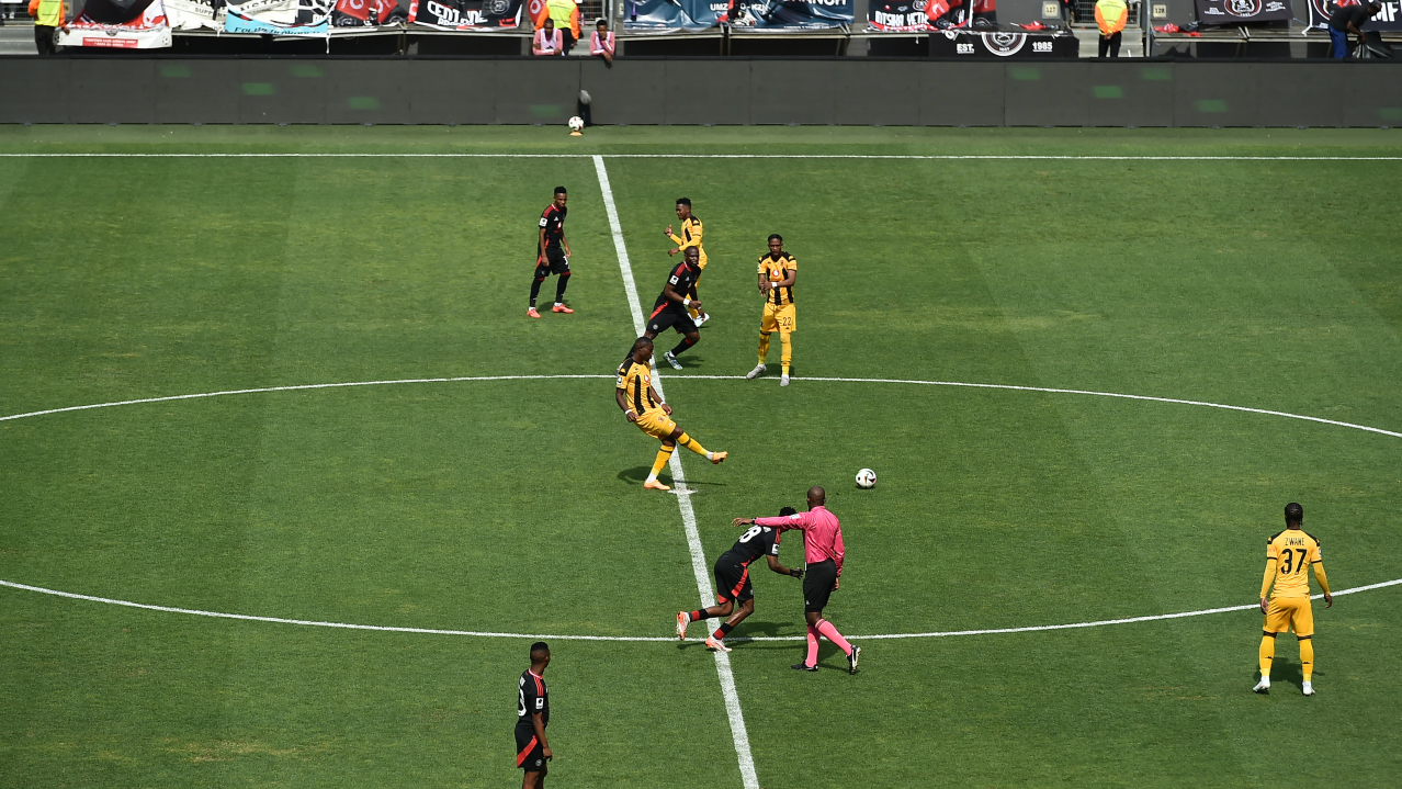 First kick during the Betway Premiership 2024/25 Soweto Derby match between Orlando Pirates and Kaizer Chiefs at FNB Stadium in Johannesburg on 1 February 2025 ©Nokwanda Zondi/BackpagePix