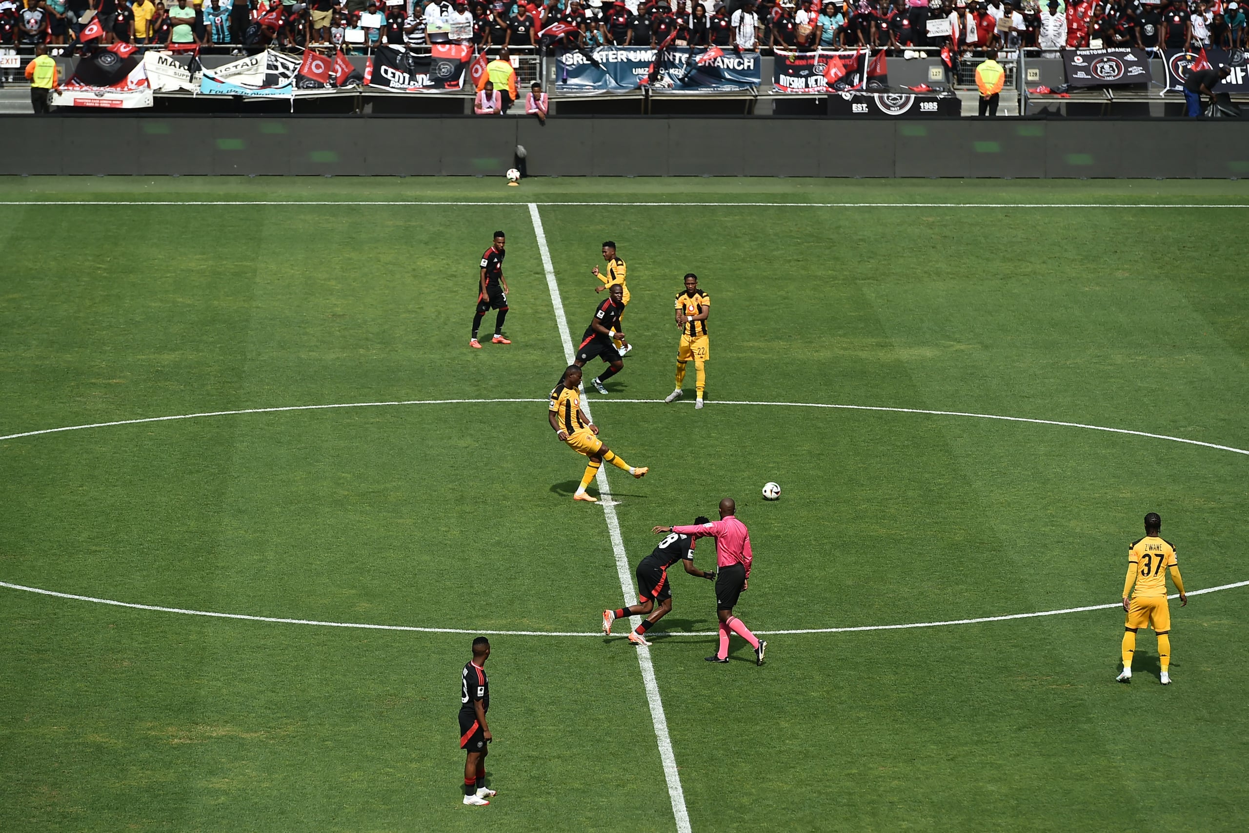First kick during the Betway Premiership 2024/25 Soweto Derby match between Orlando Pirates and Kaizer Chiefs at FNB Stadium in Johannesburg on 1 February 2025 ©Nokwanda Zondi/BackpagePix