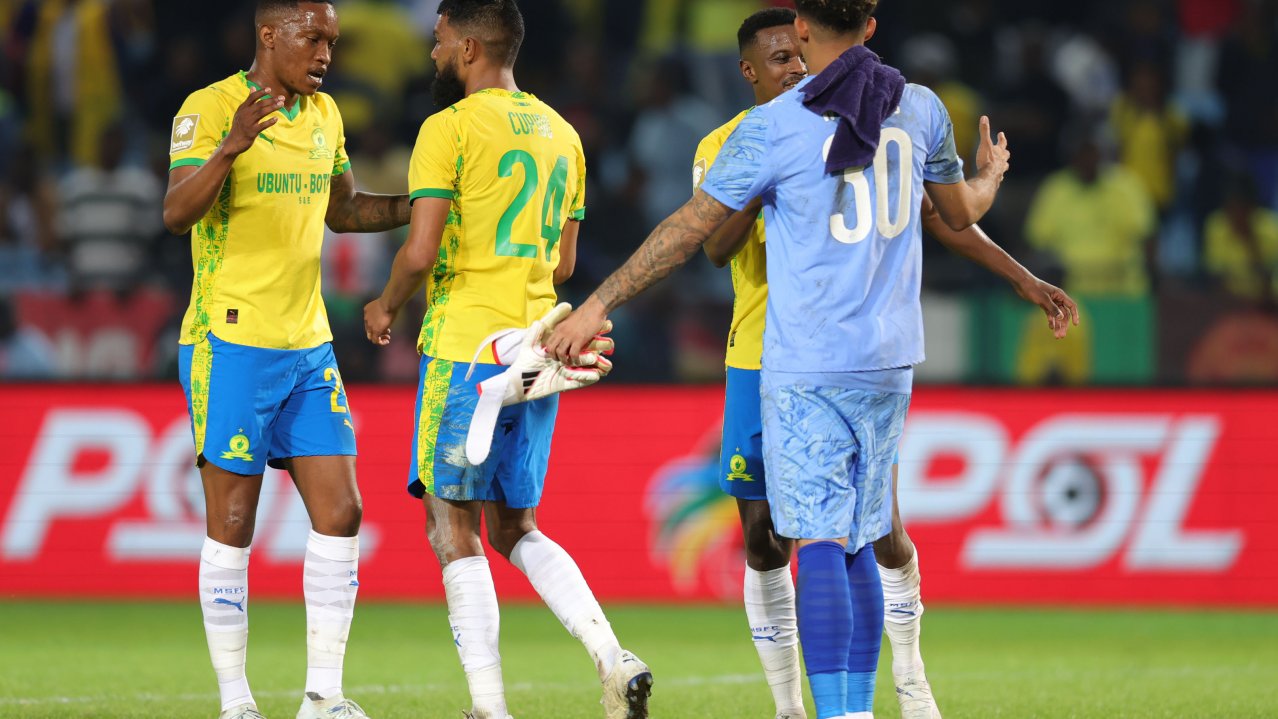 Grant Kekana and Tebogo Mokoena, Keanu Cupido and Ronwen Williams of Mamelodi Sundowns celebrates victory during the Betway Premiership 2025/26 match between Mamelodi Sundowns and Marumo Gallants at Loftus Versfeld Stadium in Pretoria on 17 March 2026 ©Samuel ShivambuBackpagePix