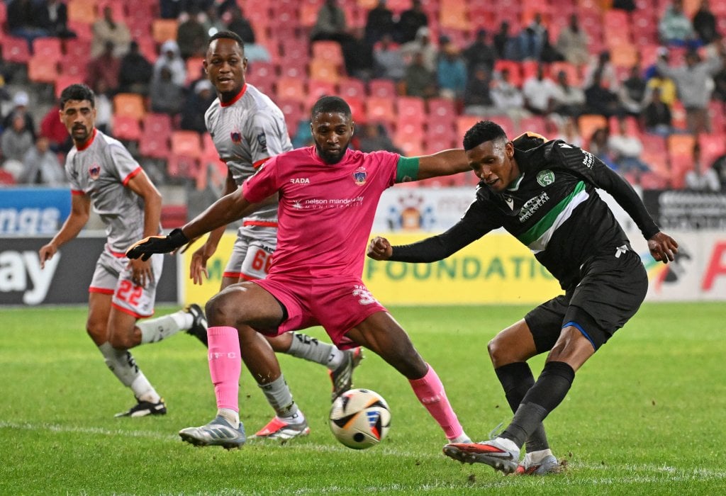 Vincent Pule of Siwelele FC shoots at goal as he is closed down by Dumisani Msibi of Chippa United during the Betway Premiership 2025/26 game between Chippa United and Siwelele FC at Nelson Mandela Bay Stadium in Gqeberha on 7 April 2026 © Ryan Wilkisky/BackpagePix