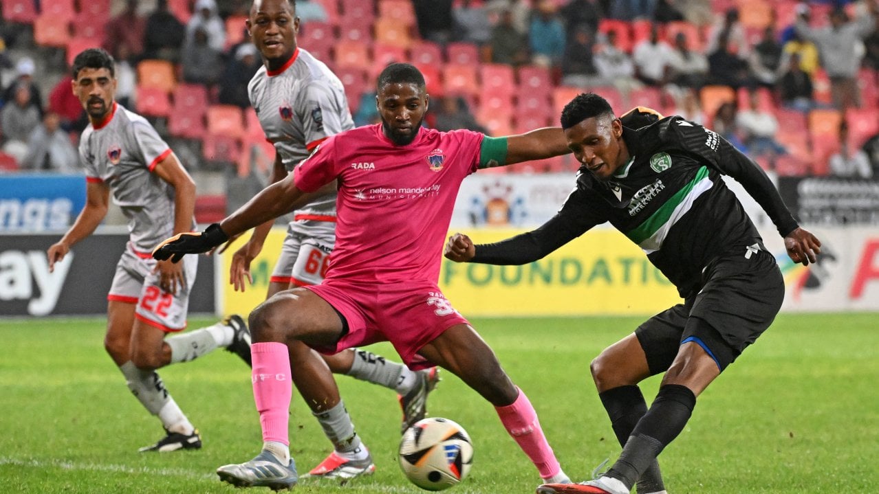 Vincent Pule of Siwelele FC shoots at goal as he is closed down by Dumisani Msibi of Chippa United during the Betway Premiership 2025/26 game between Chippa United and Siwelele FC at Nelson Mandela Bay Stadium in Gqeberha on 7 April 2026 © Ryan Wilkisky/BackpagePix
